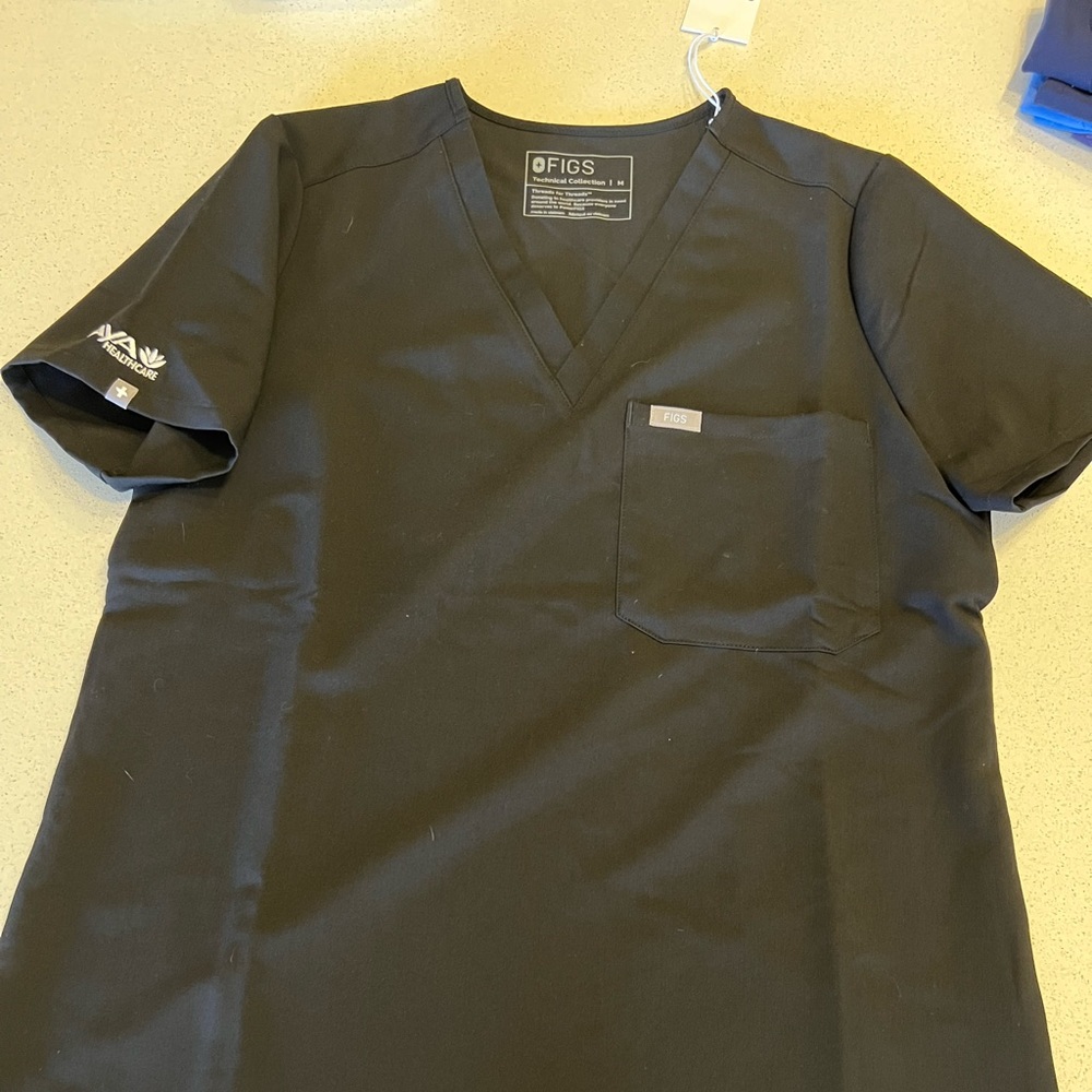 Figs scrub top